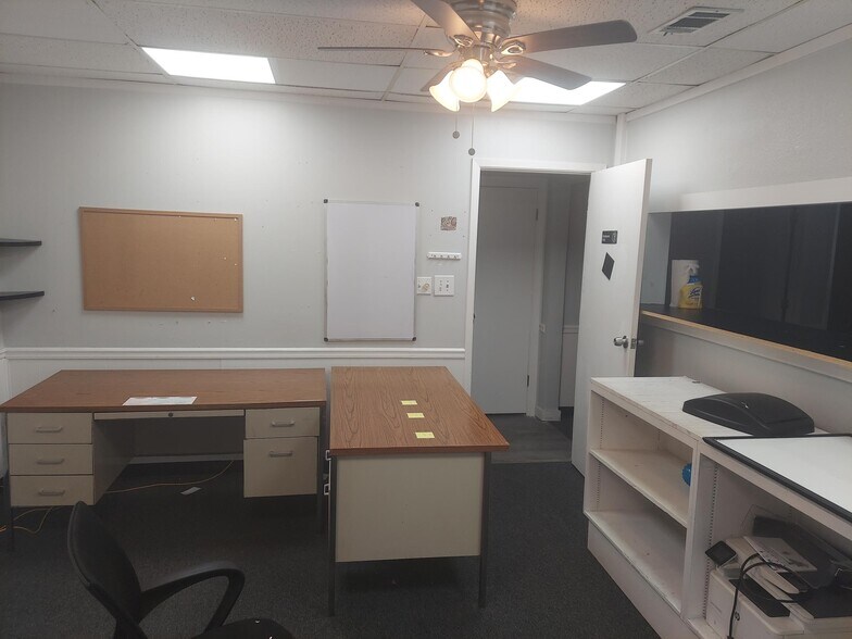 More Photos Of 180 E Burgess Rd, Pensacola Office For Lease