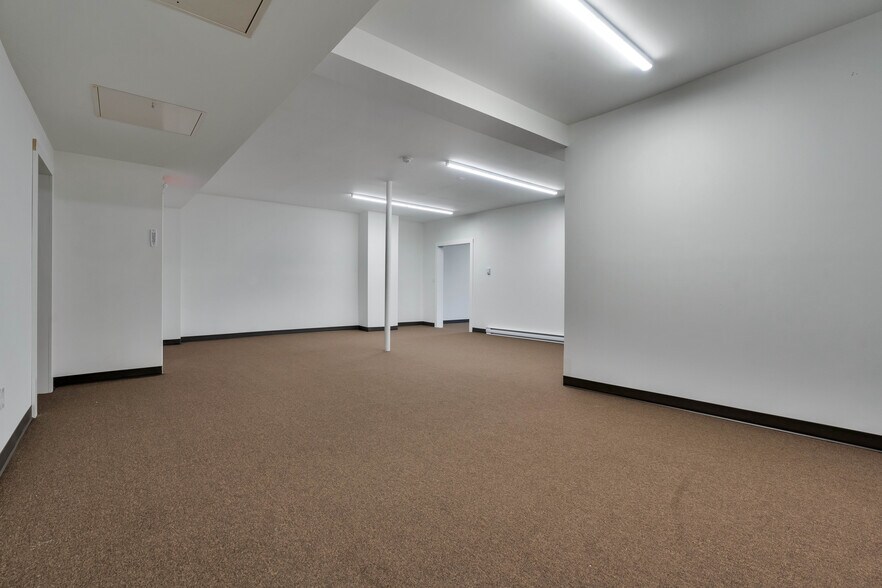 More Photos Of 924 Main St, Waterboro General Retail For Lease