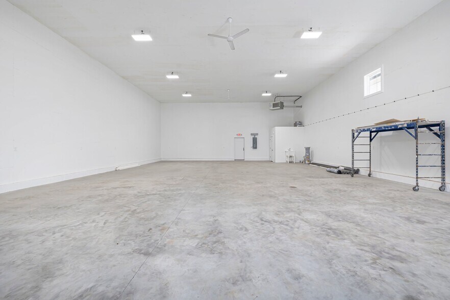 More Photos Of 169 Norwich Rd, Plainfield Warehouse For Sale