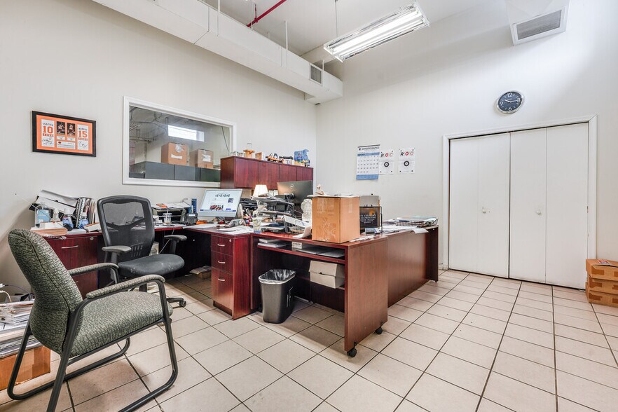 More Photos Of 235 Orient Ave, Jersey City Warehouse For Lease