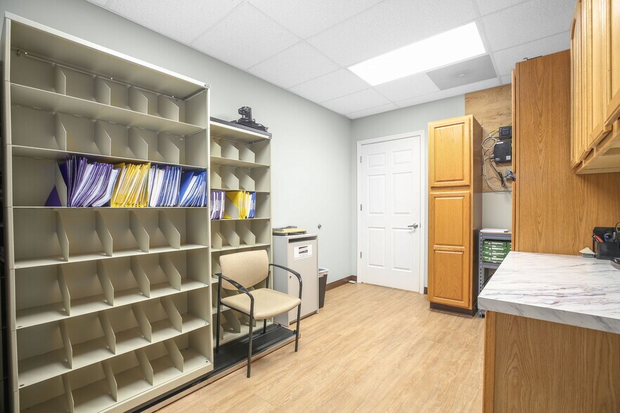 More Photos Of 107 Olde Greenwich Dr, Fredericksburg Office For Sale