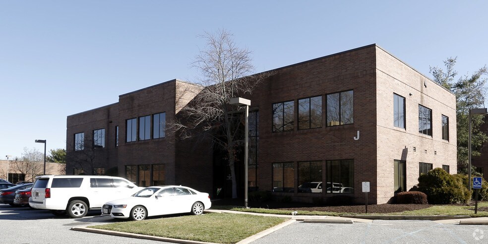 More Photos Of 24-33 Omega Dr, Newark Medical For Sale