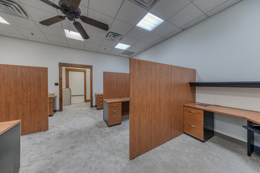 More Photos Of 1916 Martin Dr, Weatherford Office For Lease