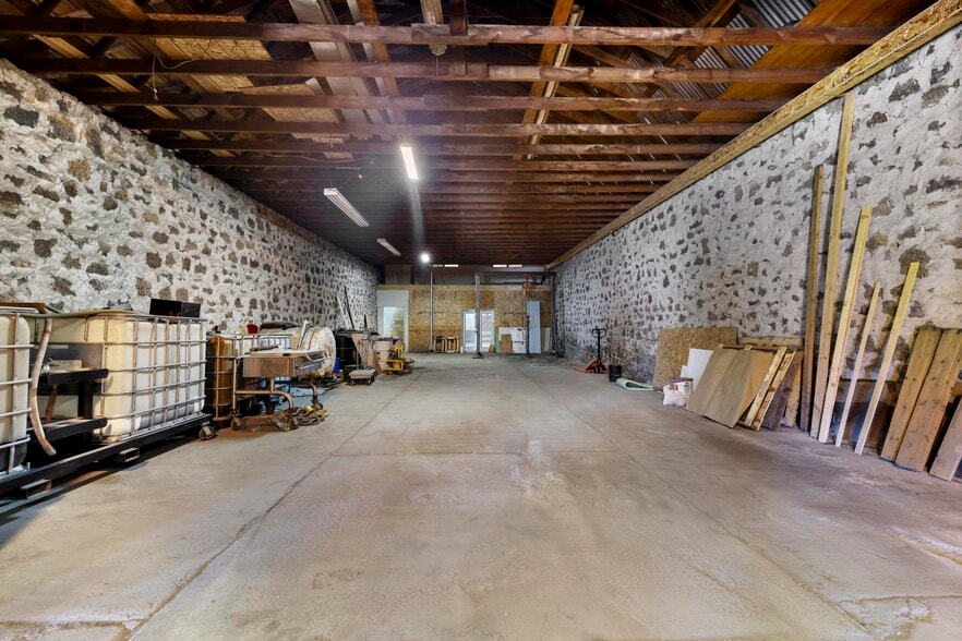 More Photos Of 309 S Rail St W, Shoshone Auto Repair For Sale