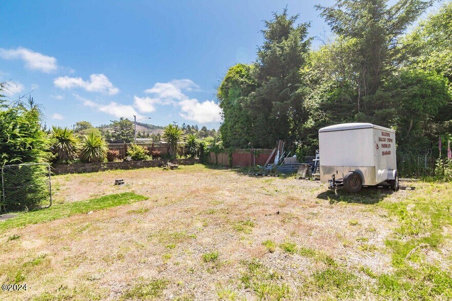 More Photos Of 20 Willow St, Depoe Bay Industrial For Sale