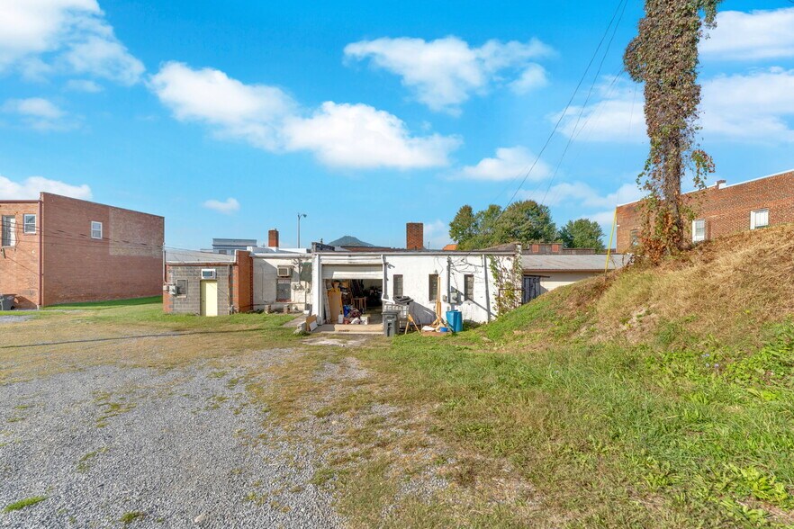 More Photos Of 343 Sullivan St, Kingsport Storefront For Sale