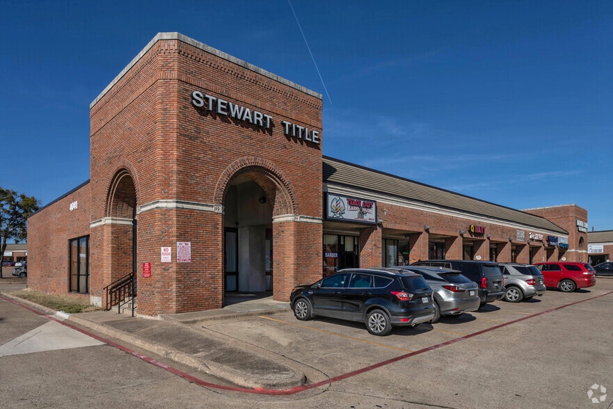 More Photos Of 4041 W Wheatland Rd, Dallas Unknown For Lease