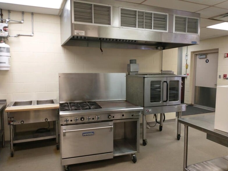 More Photos Of 1007 Cady St, Chapman Schools For Sale