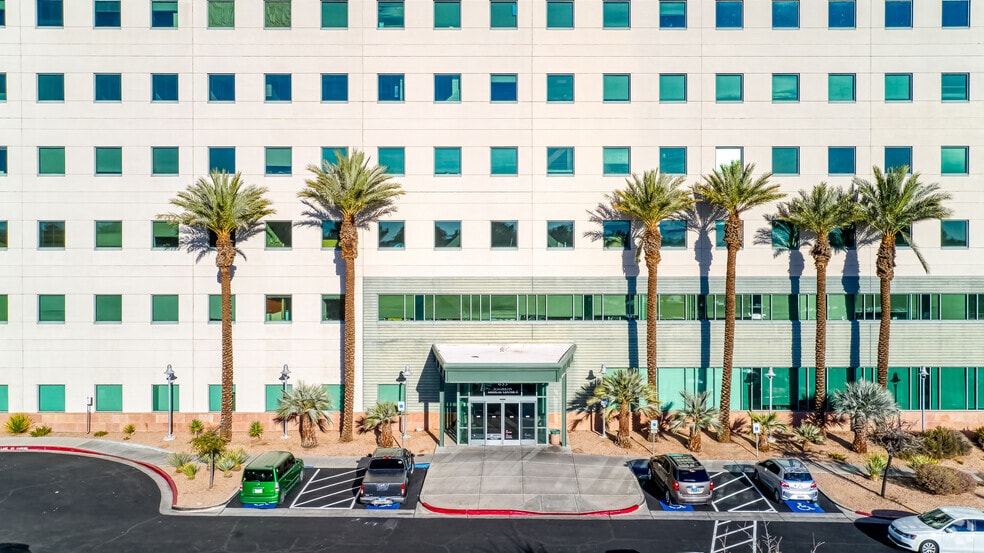 More Photos Of 653 N Town Center Dr, Las Vegas Medical For Lease