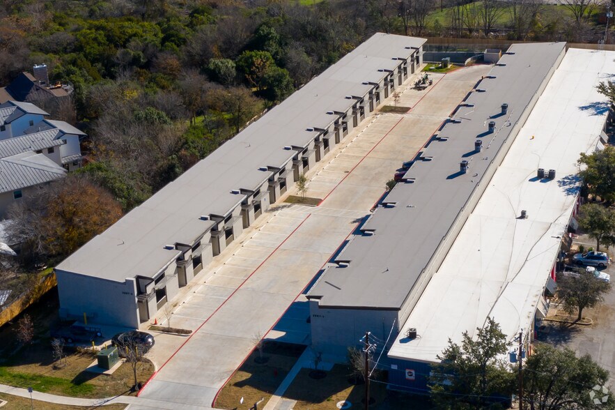 More Photos Of 2307 Thornton Rd, Austin Flex For Lease