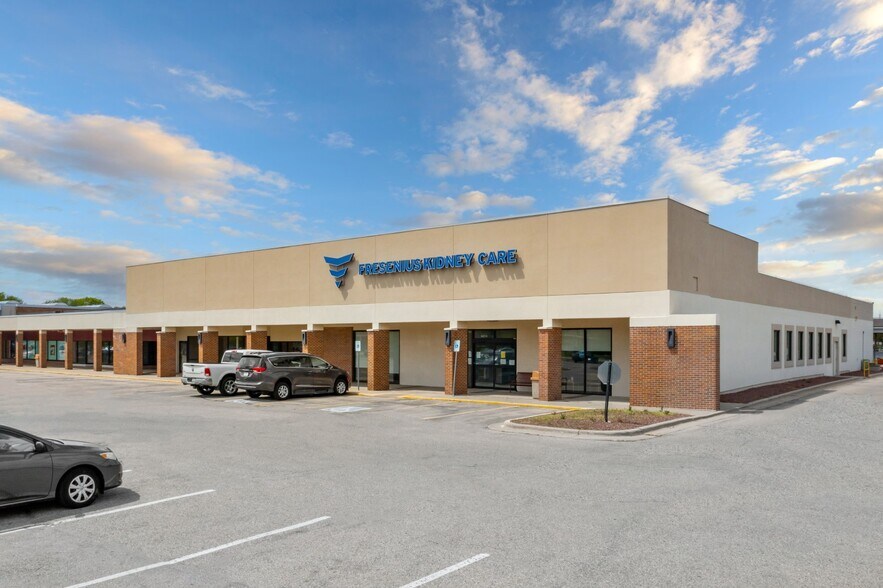 More Photos Of 1319-1413 Creston Park Dr, Janesville Storefront For Sale