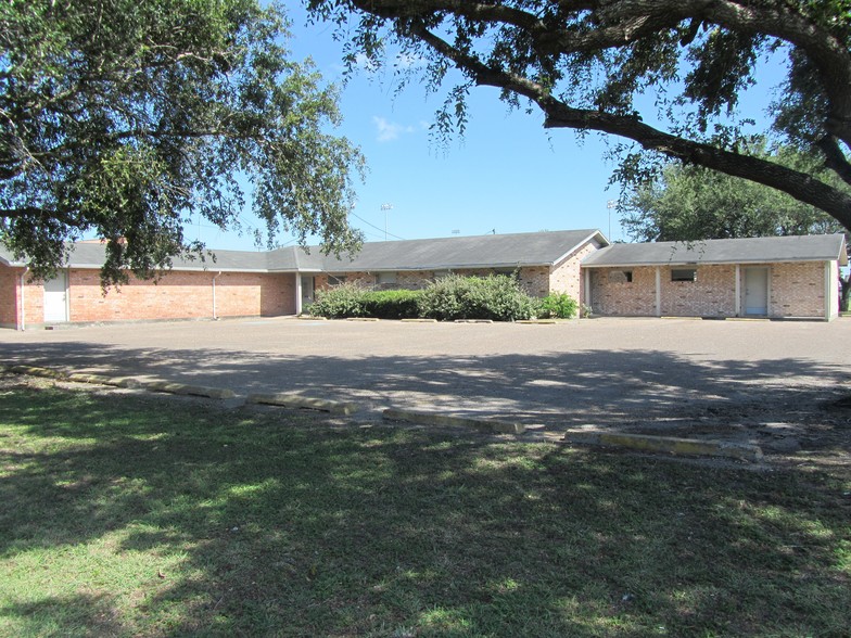 Primary Photo Of 1133 E Sinton St, Sinton Office For Sale