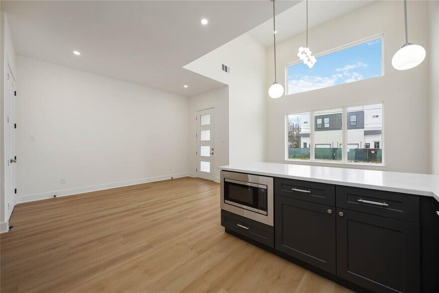 More Photos Of 422 E 41st St, Houston Multifamily For Sale