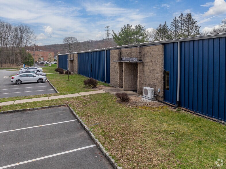 More Photos Of 5 Mars Ct, Montville Warehouse For Lease