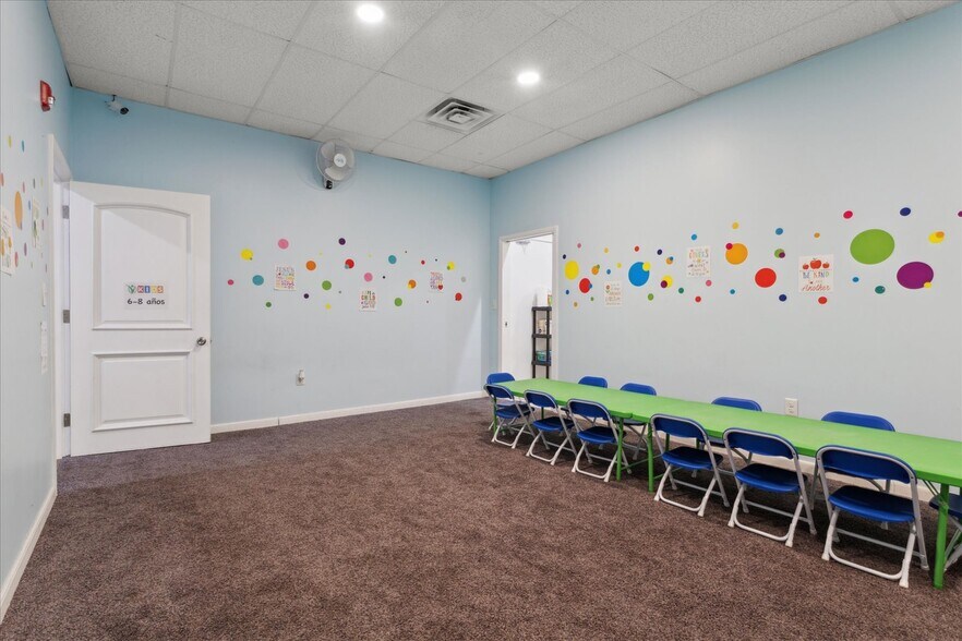 More Photos Of 14859 Warwick Blvd, Newport News Restaurant For Lease