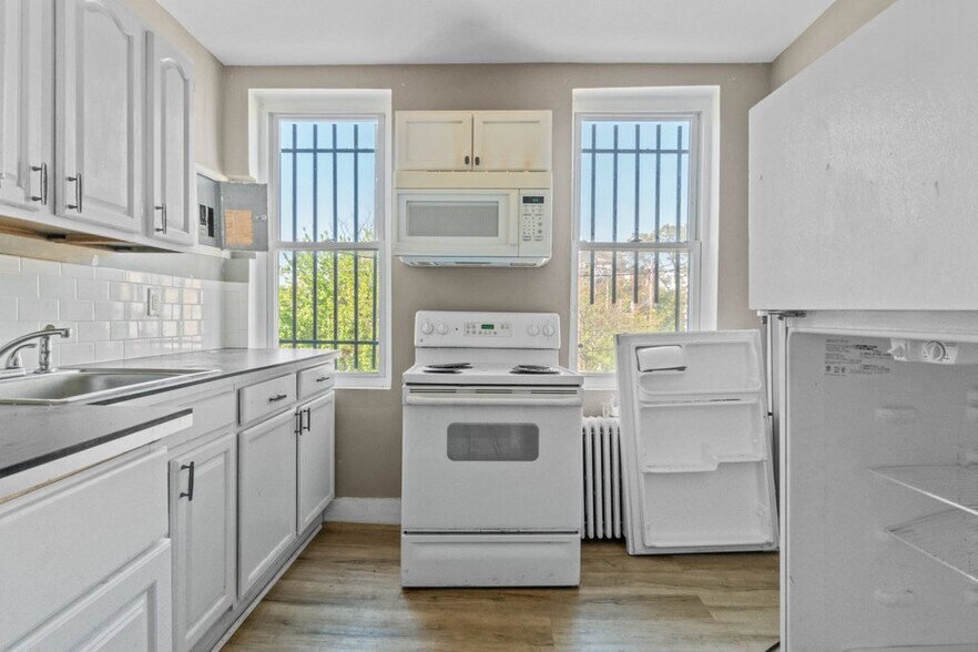 More Photos Of 210 E Lafayette Ave, Baltimore Apartments For Sale