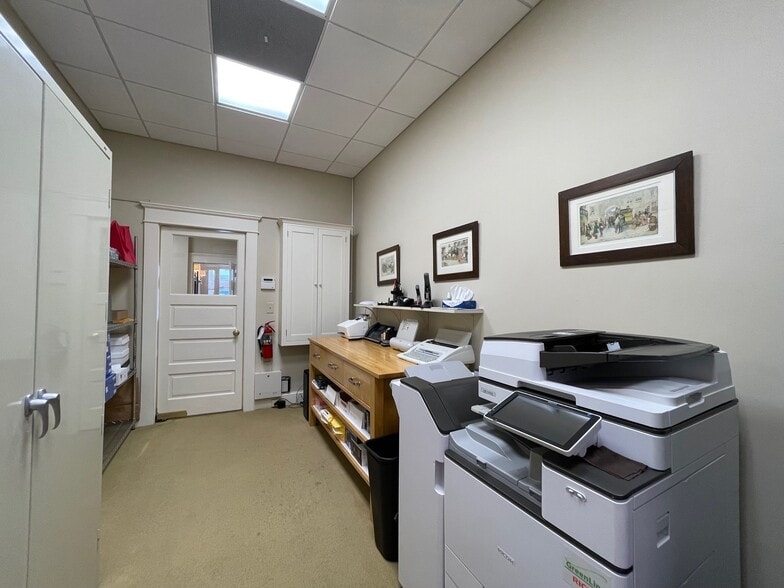 More Photos Of 211 5th St NE, Charlottesville Office Residential For Lease
