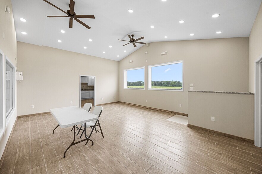 More Photos Of 15002 Bj Dusek Rd, Wallis Flex For Sale