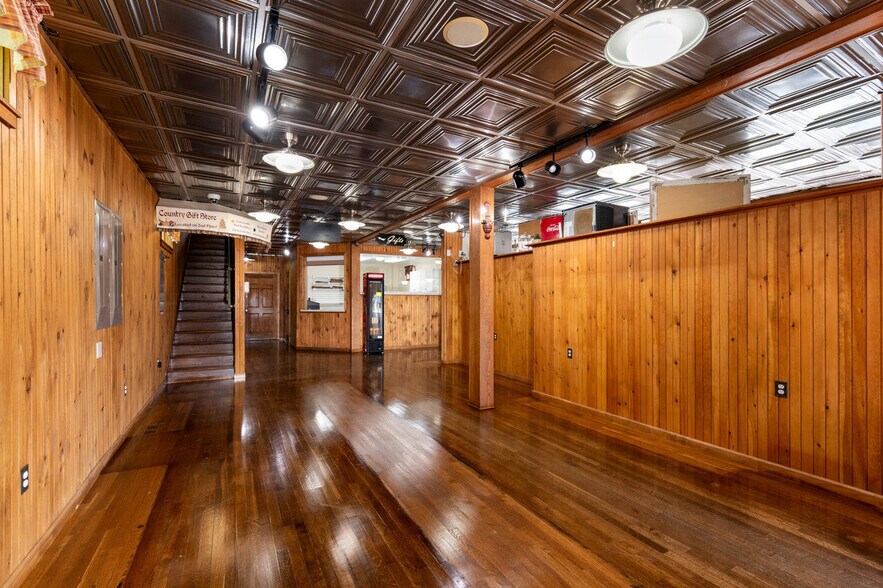 More Photos Of 7 W Belle St, Ridgely Storefront For Sale