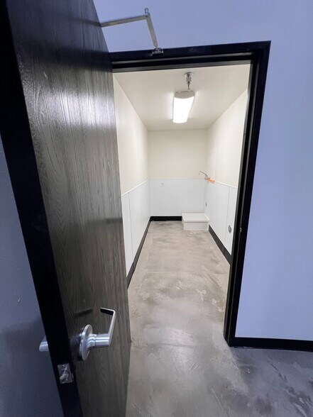 More Photos Of 11070 Mulberry Ave, Fontana Warehouse For Lease