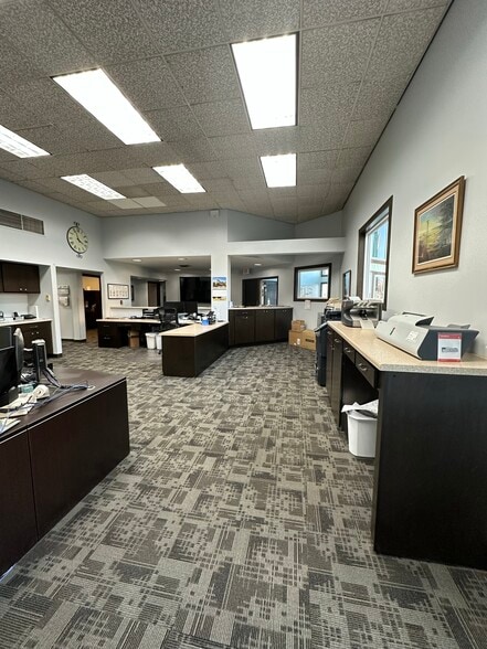 More Photos Of 122 W Main St, Elk Point Manufacturing For Lease