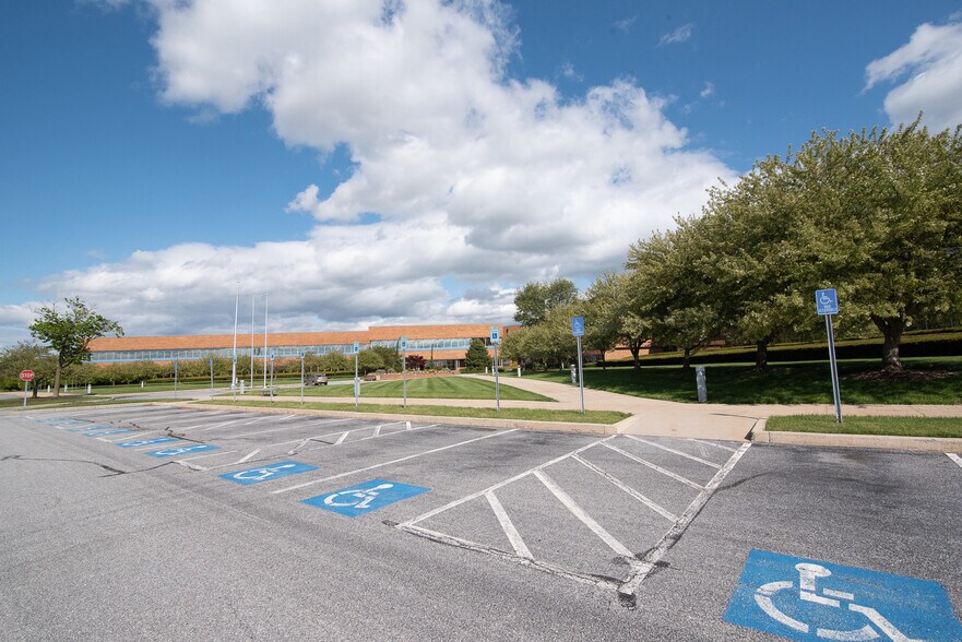 More Photos Of 14700 Citicorp Dr, Hagerstown Office For Sale