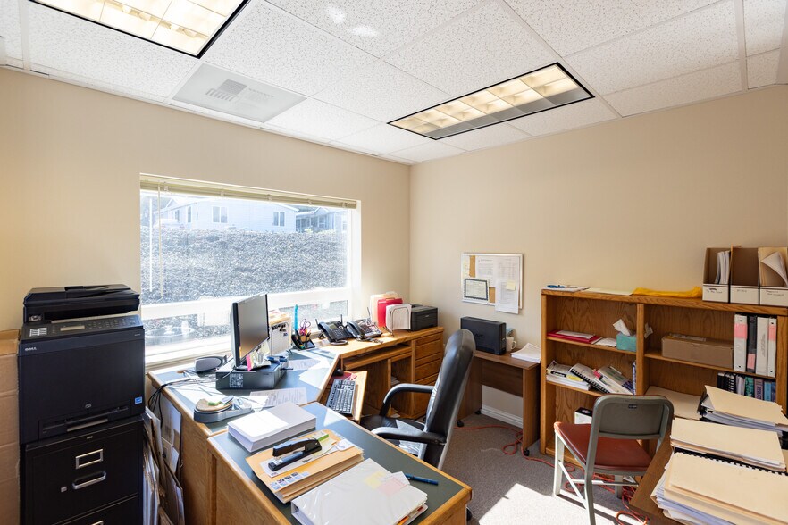 More Photos Of 200 N Wasco Ct, Hood River Warehouse For Sale