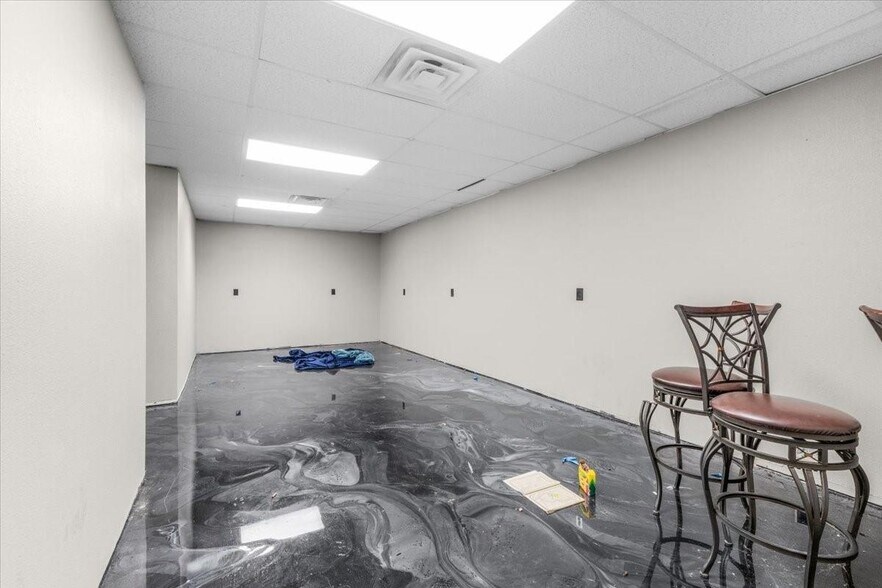 More Photos Of 3206 W Us Highway 377, Granbury Flex For Sale