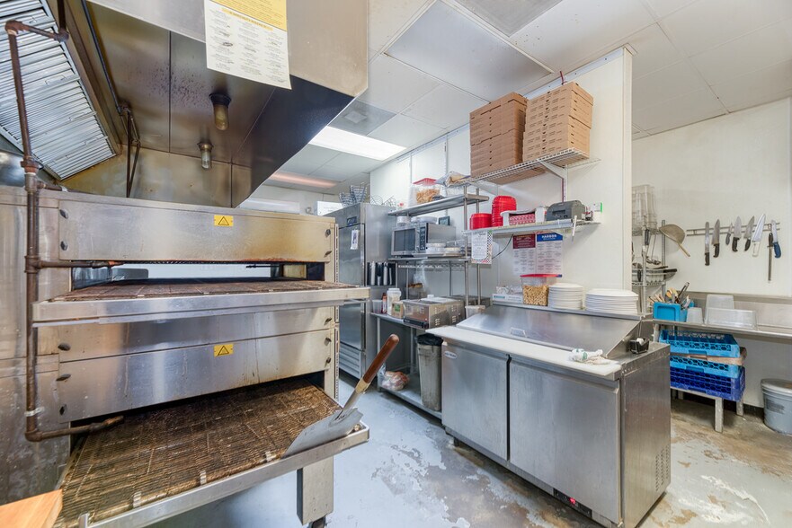 More Photos Of 100 Colingwood Ln, Kill Devil Hills Restaurant For Sale