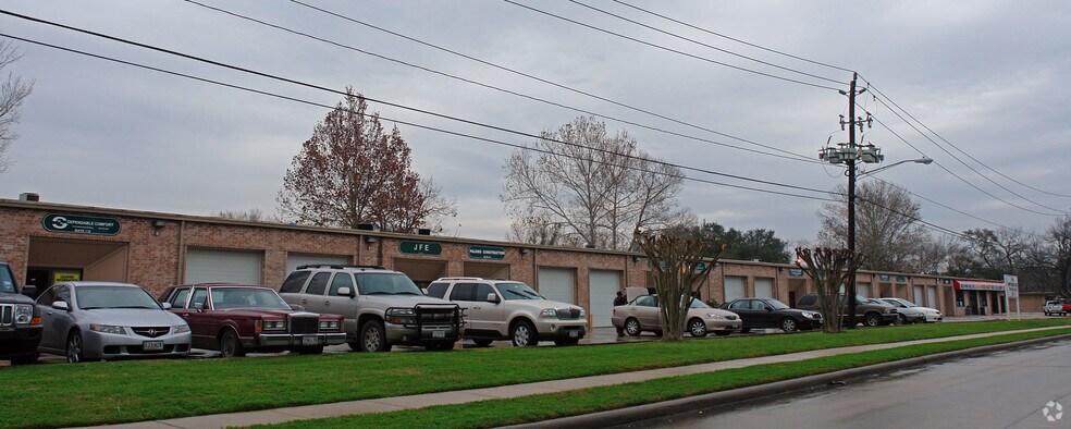 More Photos Of 9500 Westview Dr, Houston Warehouse For Lease
