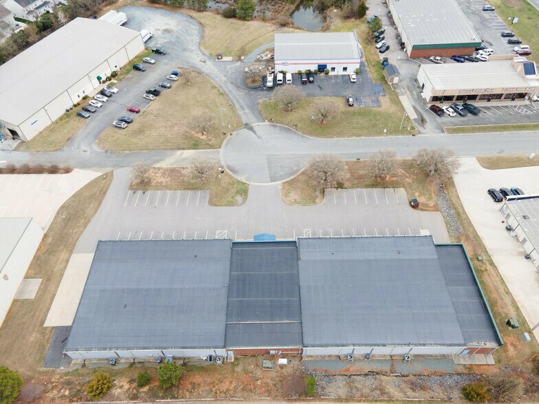 More Photos Of 2613-2617 Executive Point Dr, Monroe Showroom For Lease