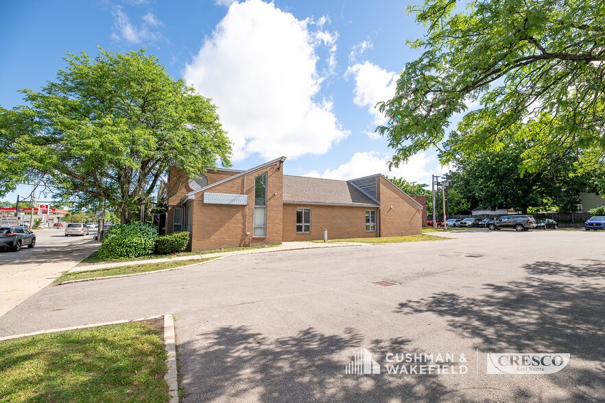 More Photos Of 2323 Lee Rd, Cleveland Heights Medical For Lease