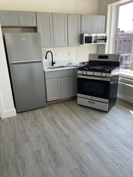 More Photos Of 267-269 Main St, Bristol Apartments For Sale