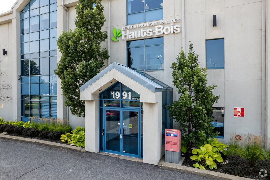 More Photos Of 1991 Rue Léonard-De Vinci, Ste-Julie Office For Sale