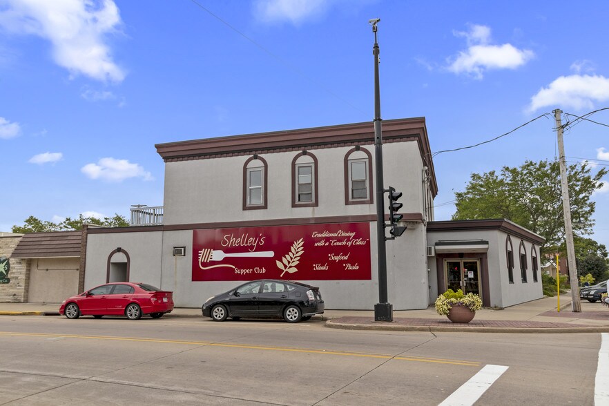 Primary Photo Of 532 Grand Ave, Little Chute Restaurant For Sale