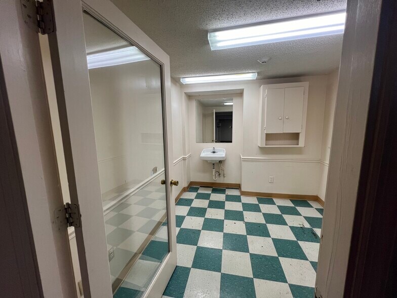 More Photos Of 127 S Sixth St, Warner Robins Apartments For Sale