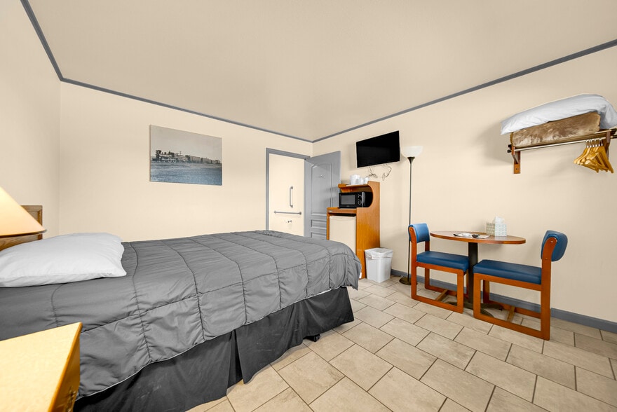More Photos Of 60 Hickory Ave, Akron Hotel For Sale