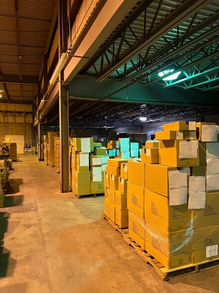 More Photos Of 2445 State Highway 30, Mayfield Warehouse For Lease