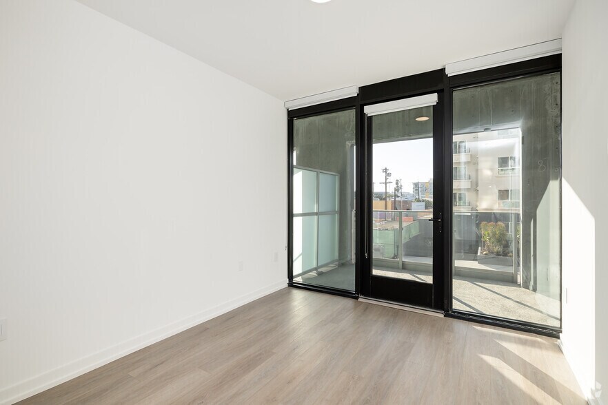 More Photos Of 6933 Santa Monica Blvd, Los Angeles Apartments For Lease