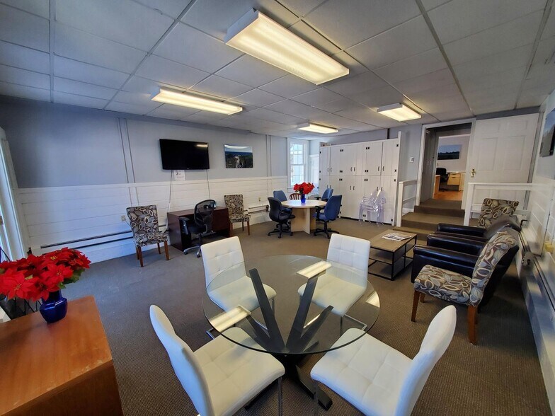 More Photos Of 476 MA-28, Harwich Port Office For Sale