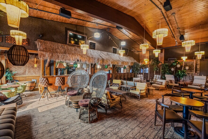 More Photos Of 1900 & 1924 Marshall St NE, Minneapolis Restaurant For Sale