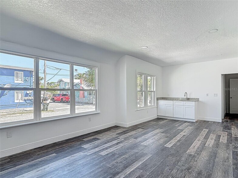 More Photos Of 547 N Ridgewood Ave, Daytona Beach Office For Lease