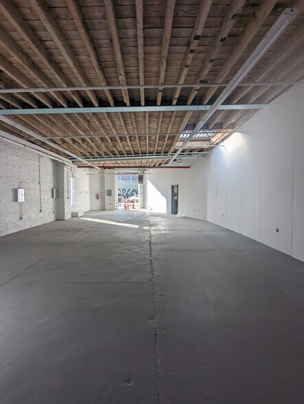 More Photos Of 27 Knickerbocker Ave, Brooklyn Industrial For Sale