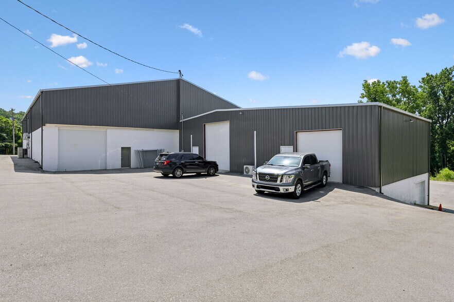 More Photos Of 404 Beersheba Hwy, McMinnville Flex For Sale