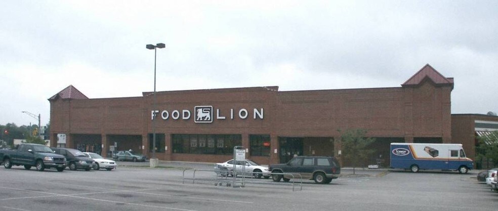 More Photos Of 121 N Crain Hwy, Glen Burnie Supermarket For Lease