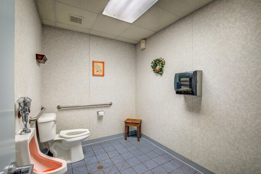 More Photos Of 1430 S Broadway St, Sulphur Springs Carwash For Sale