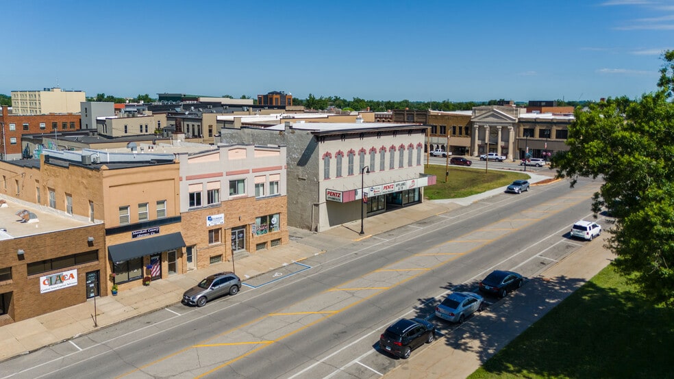 More Photos Of 15 Center St, Marshalltown General Retail For Sale