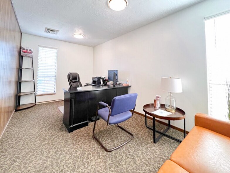 More Photos Of 200 W Parrish Ln, Centerville Office For Lease