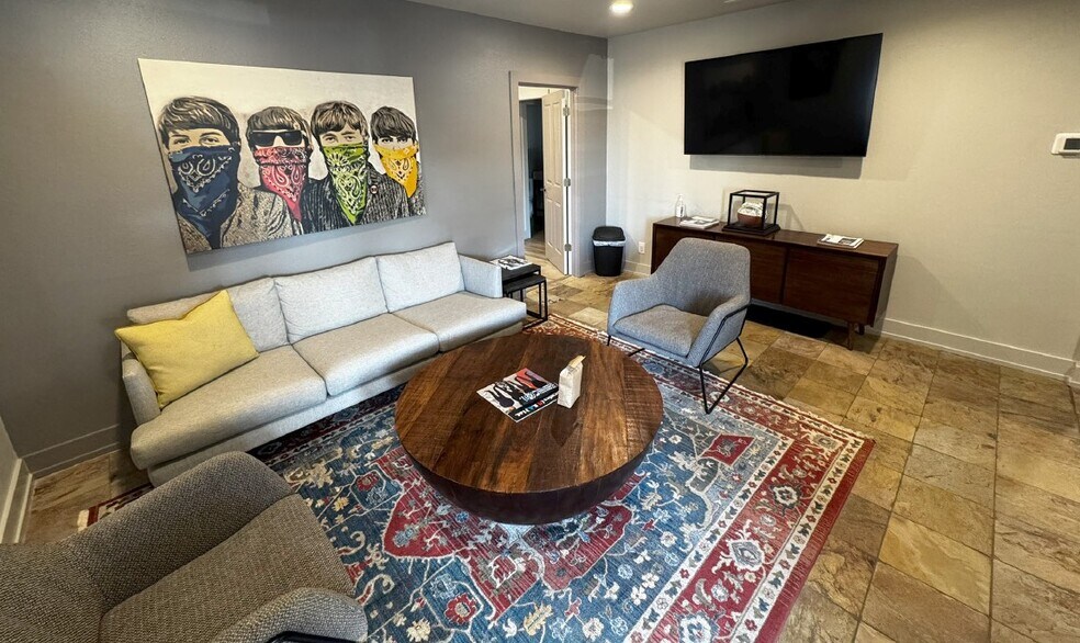 More Photos Of 1927 Sable Ln, San Antonio Office For Sale