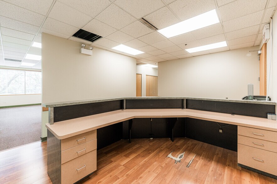 More Photos Of 290 Springfield Dr, Bloomingdale Medical For Lease